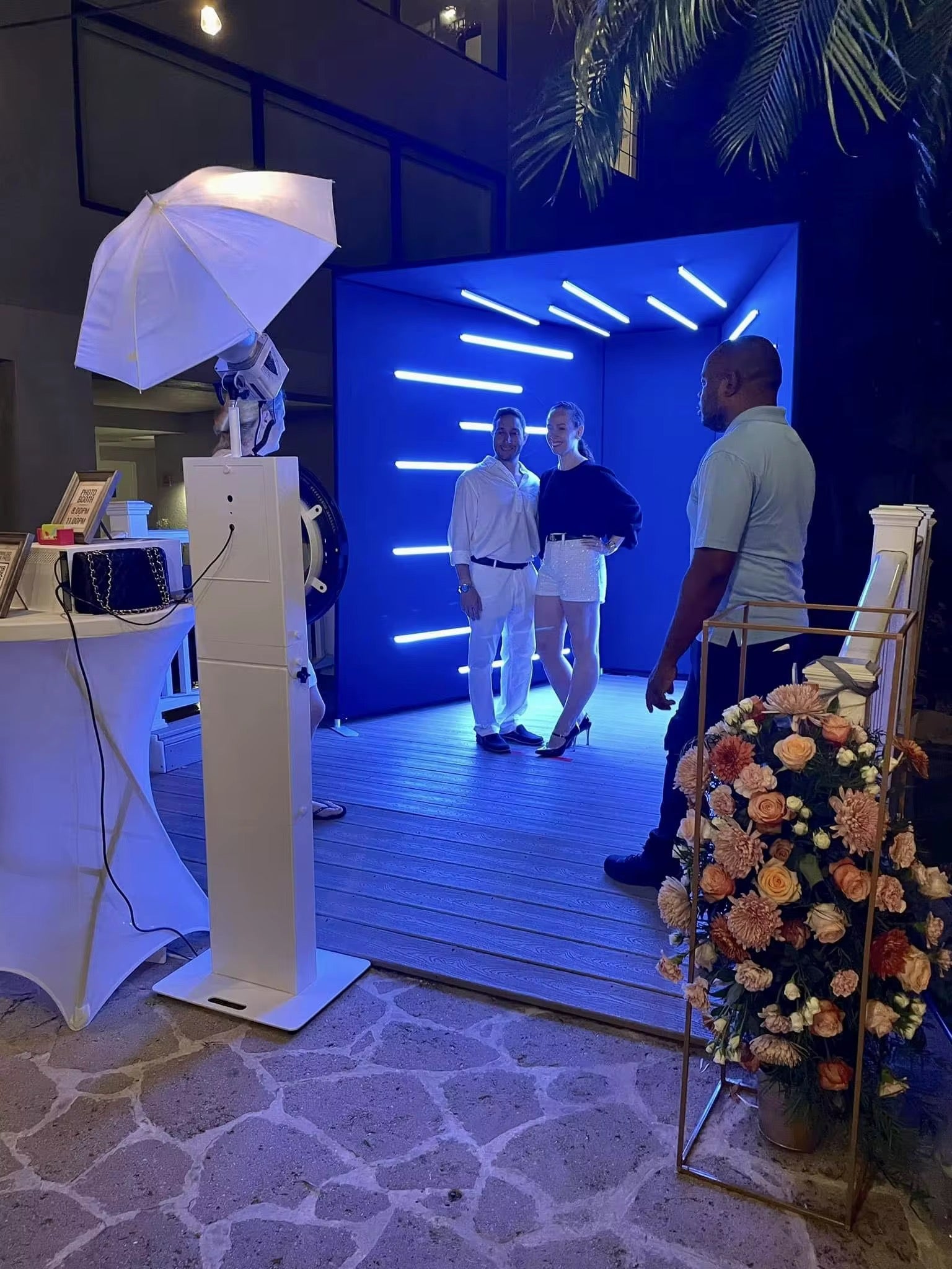 Vogue tunnel LED photo booth backdrop enclosure