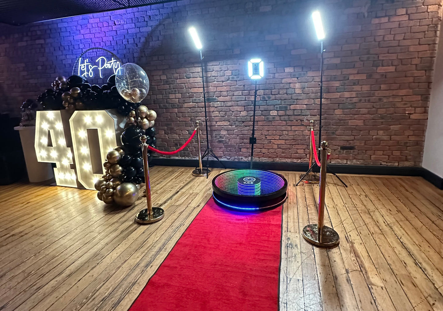 Wireless ring light with USB-C for 360 photo booth