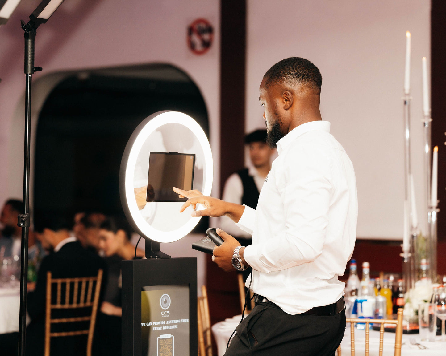 iPad selfie pod photo booth with flight case for events